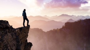 Kanada British Columbia Wanderer auf Felsen iStock edb3_16